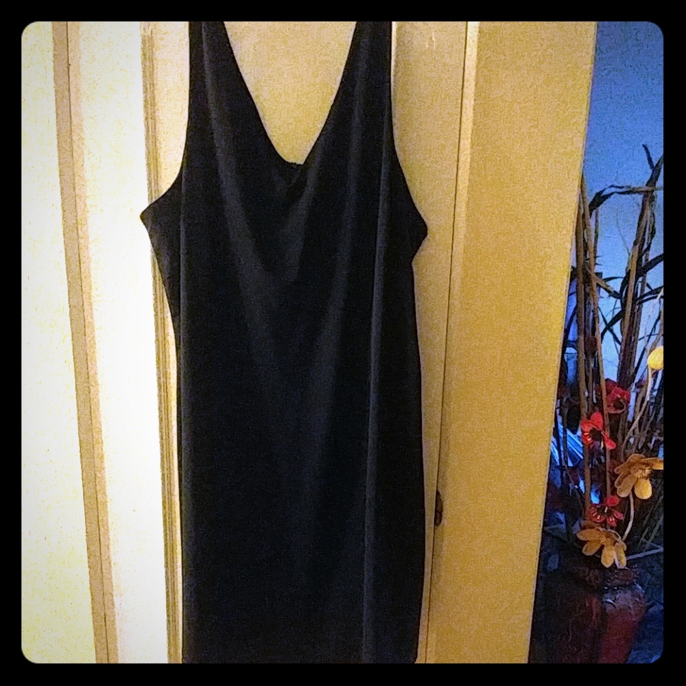 Black sleeveless dress